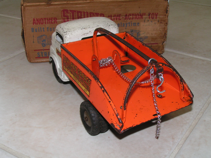 Illustration for article titled A Look Back In Time - Â Structo Toyland Garage Tow Truck